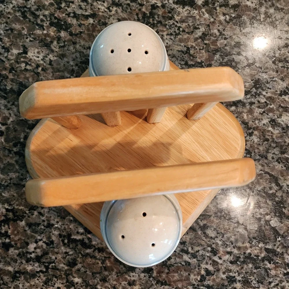 Vintage International China Marmalade Goose Salt Pepper Shaker Napkin Holder Set